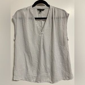 Banana Republic Sleeveless Blouse White with Black Polka Dots size M petite